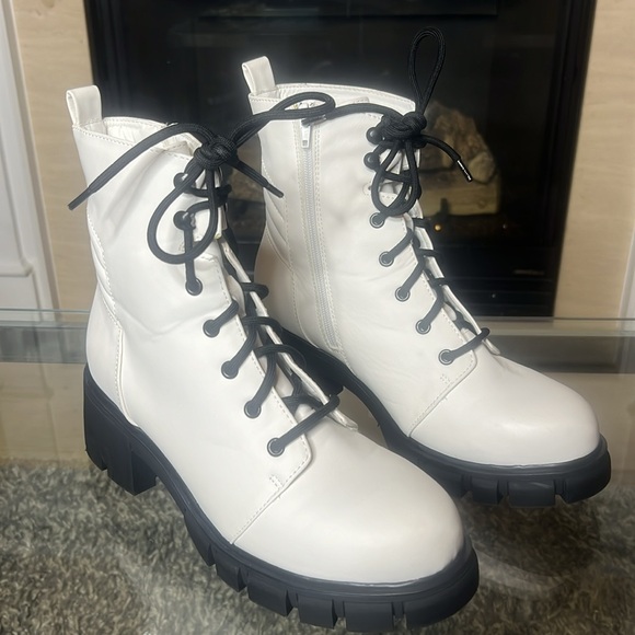 Mia White Chassidy White Malta Combat Boots, 9.5M - Picture 8 of 13